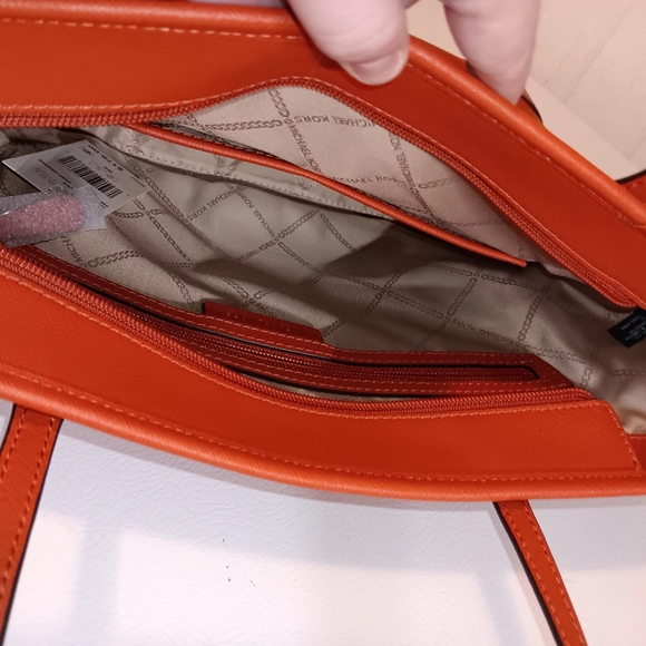 Michael Kors Eva Small Tote NWT - Picture 6 of 7